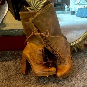 Steve Madden Lace up boots 8.5